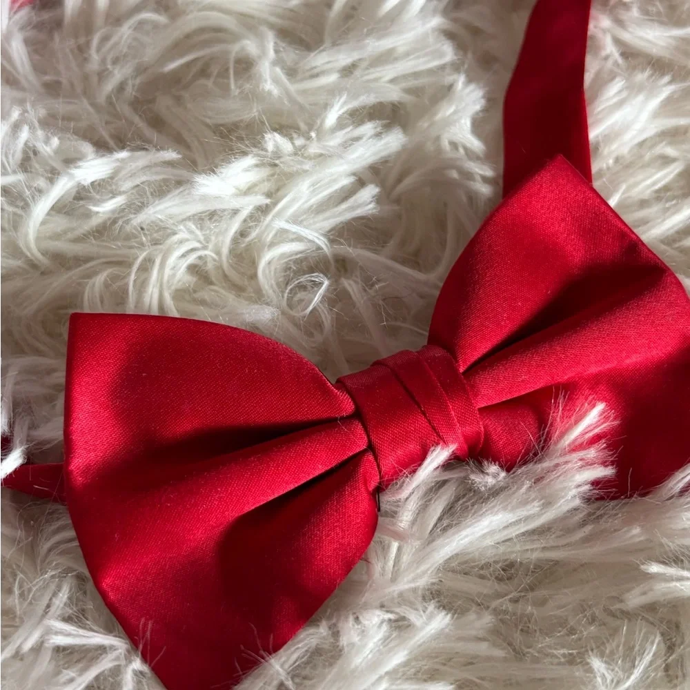 Bright red satin adjustable bow tie